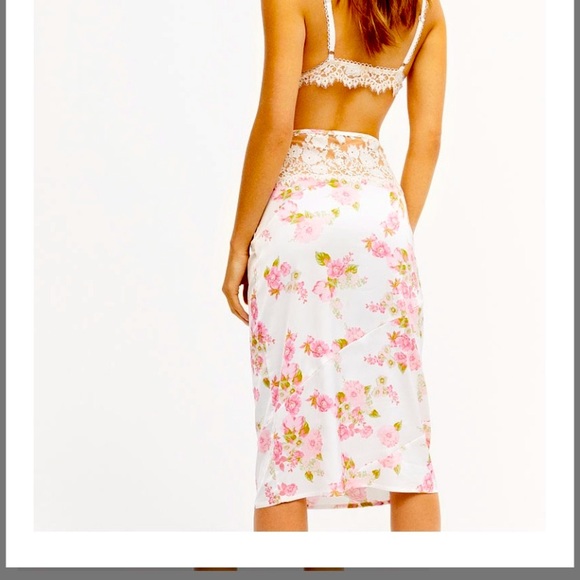 LAST FOR LOVE & LEMONS MELROSE SKIRT IN WHITE FLORAL PRINT LACE PANEL AT WAIST S - Picture 3 of 6